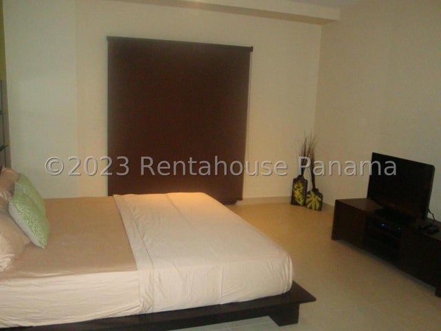 Stunning Beachfront Apartment with Panoramic Views